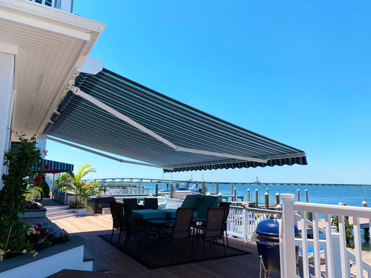Retractable awning - Florida Weather