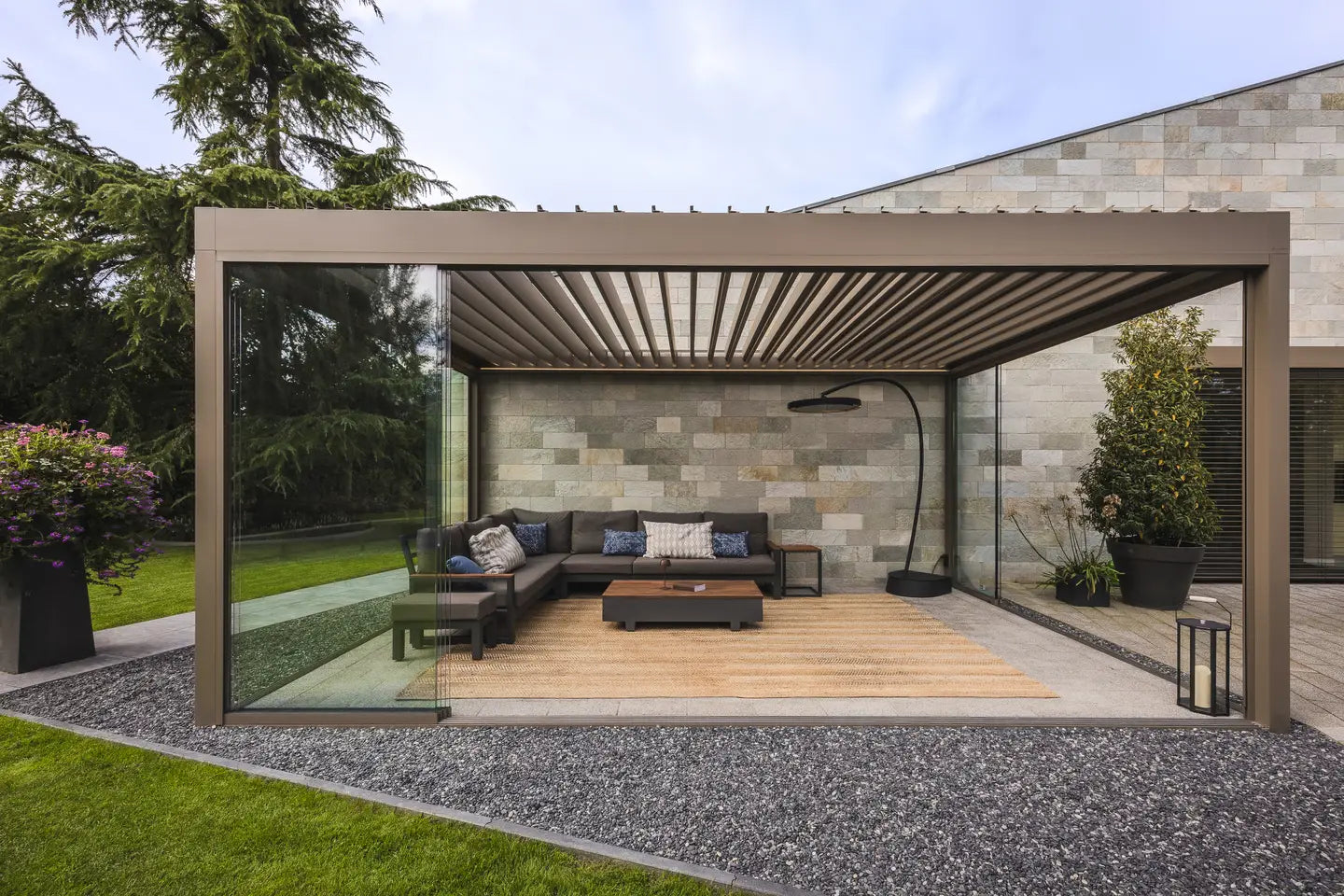 Renson Algarve pergola outdoor living room