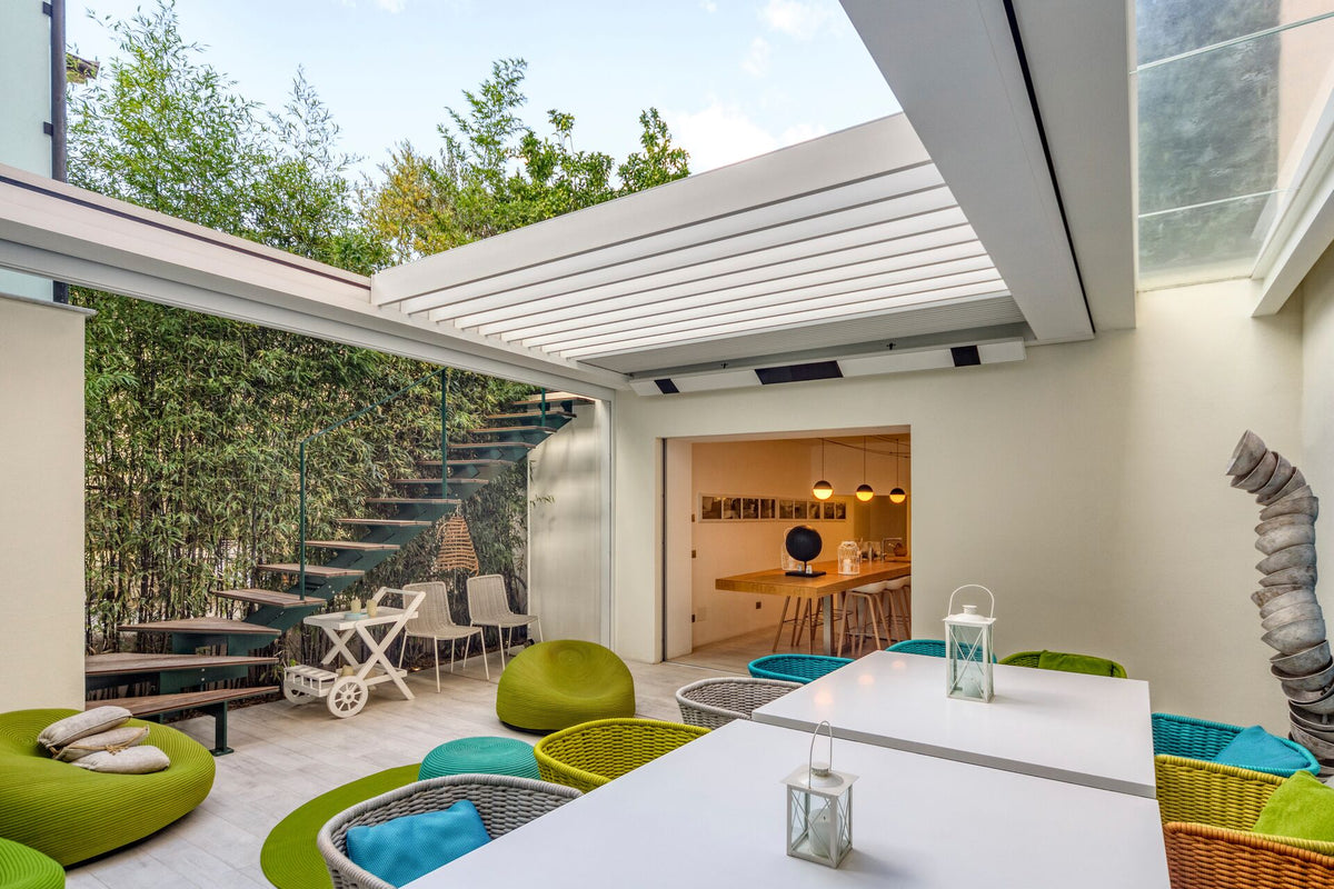 Renson Aero Skye retractable integrated roof, private residence Italy