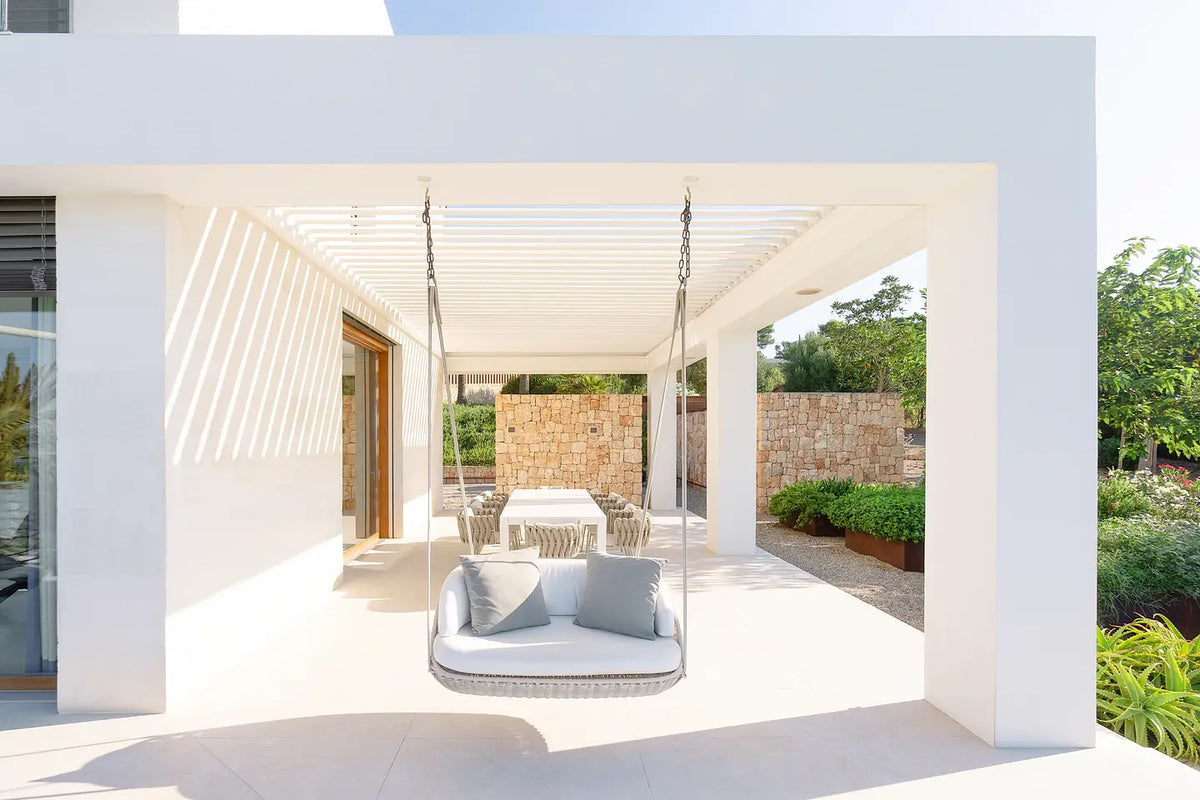 Renson Aero Infinity integrated louvered roof over a villa terrace