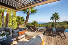 Renson Aero louvered roof outdoor lounge